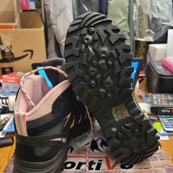 Ladies Hiking Boots - Picture 4 of 10